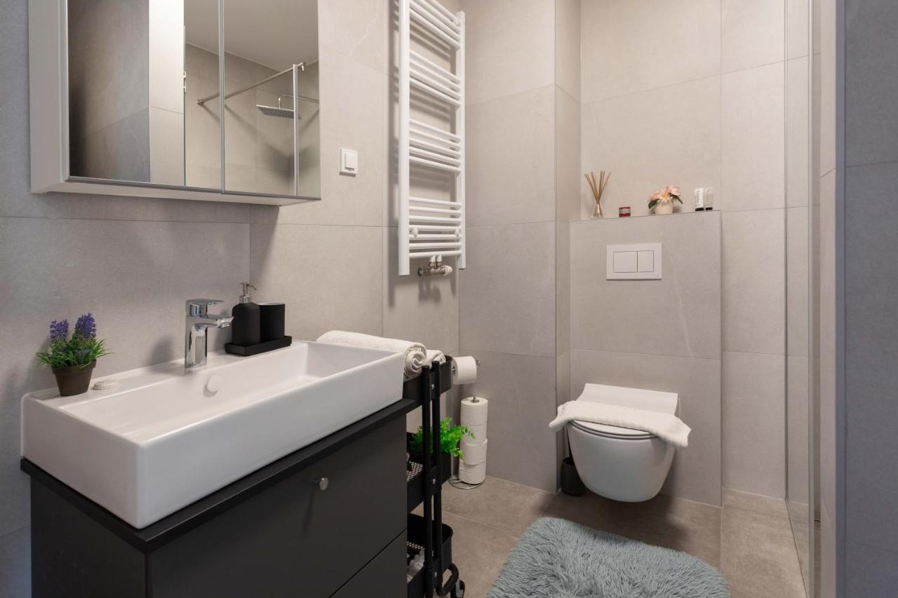Design 2Bdr Apartment With Balcony- Free Parking ซาเกร็บ ภายนอก รูปภาพ